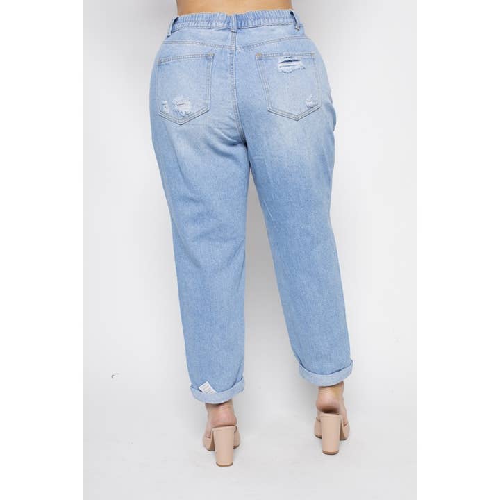 Curve Market – Großhandel Jeans – Damen – MOM JEANS MIT ELASTISCHEM RÜCKEN UND BÜNDCHEN IM USED-LOOK1