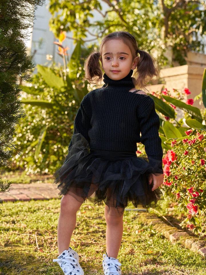 Tasha Apparel Wholesale - Vente Pull en maille – enfant - Pull à col roulé en tricot côtelé à manches et épaules découpées pour petites filles1