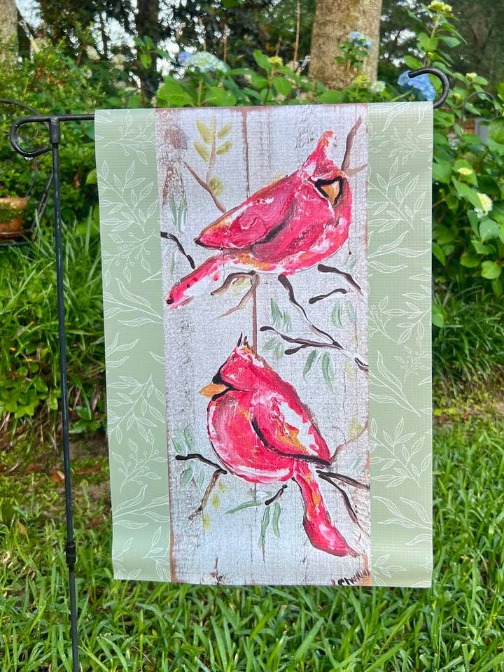 Drapeau de jardin : Jumeaux de cardinaux pour la vente par The Happy Butterfly