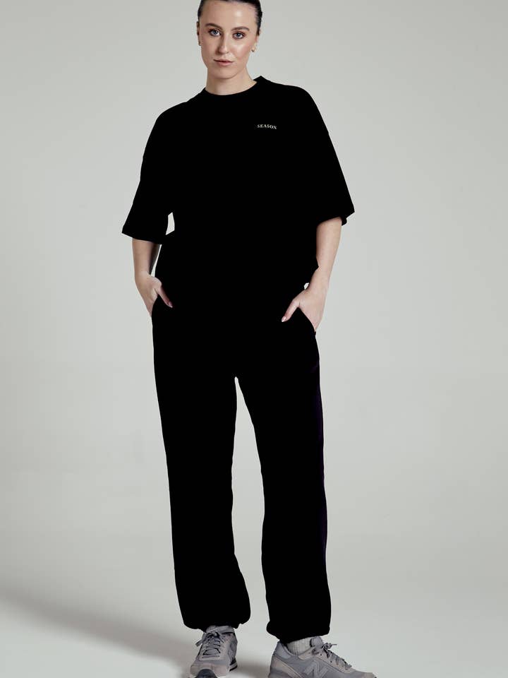 Everywhere tee- Zwart voor wholesale door Season Lifestyle