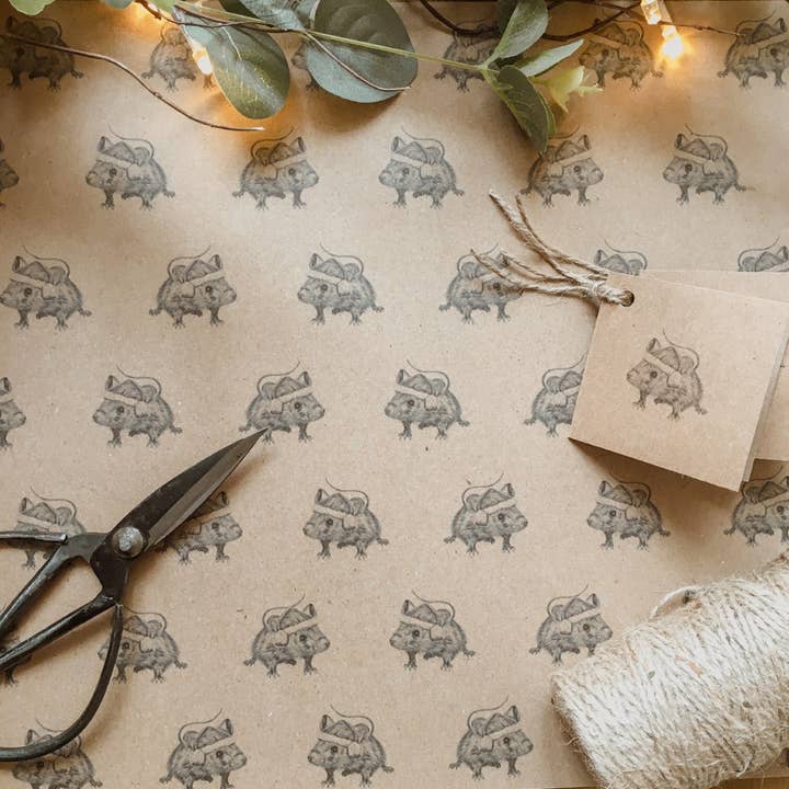 Geschenkpapier-Set mit Weihnachtsmaus aus recyceltem Geschenkpapier und Geschenkanhänger für den Großhandel von Bruce Bramfield Home & Gifts
