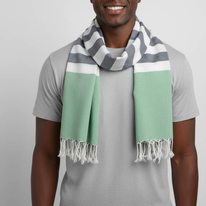 Écharpe à rayures nautiques tissée à la main avec bande verte pour la vente par Dandarah (Ships from USA)
