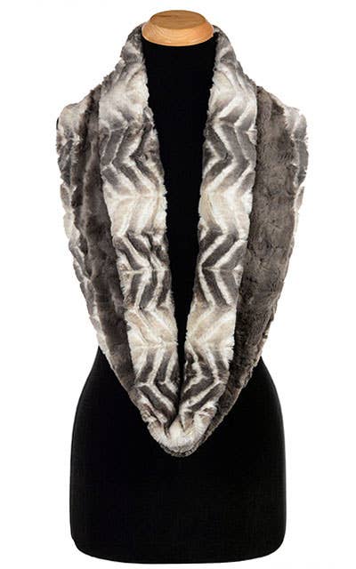 PANDEMONIUM - Wholesale Fur/Faux Fur Coat - Women's - Double Cowl Shrug - Assorted Faux Furs0