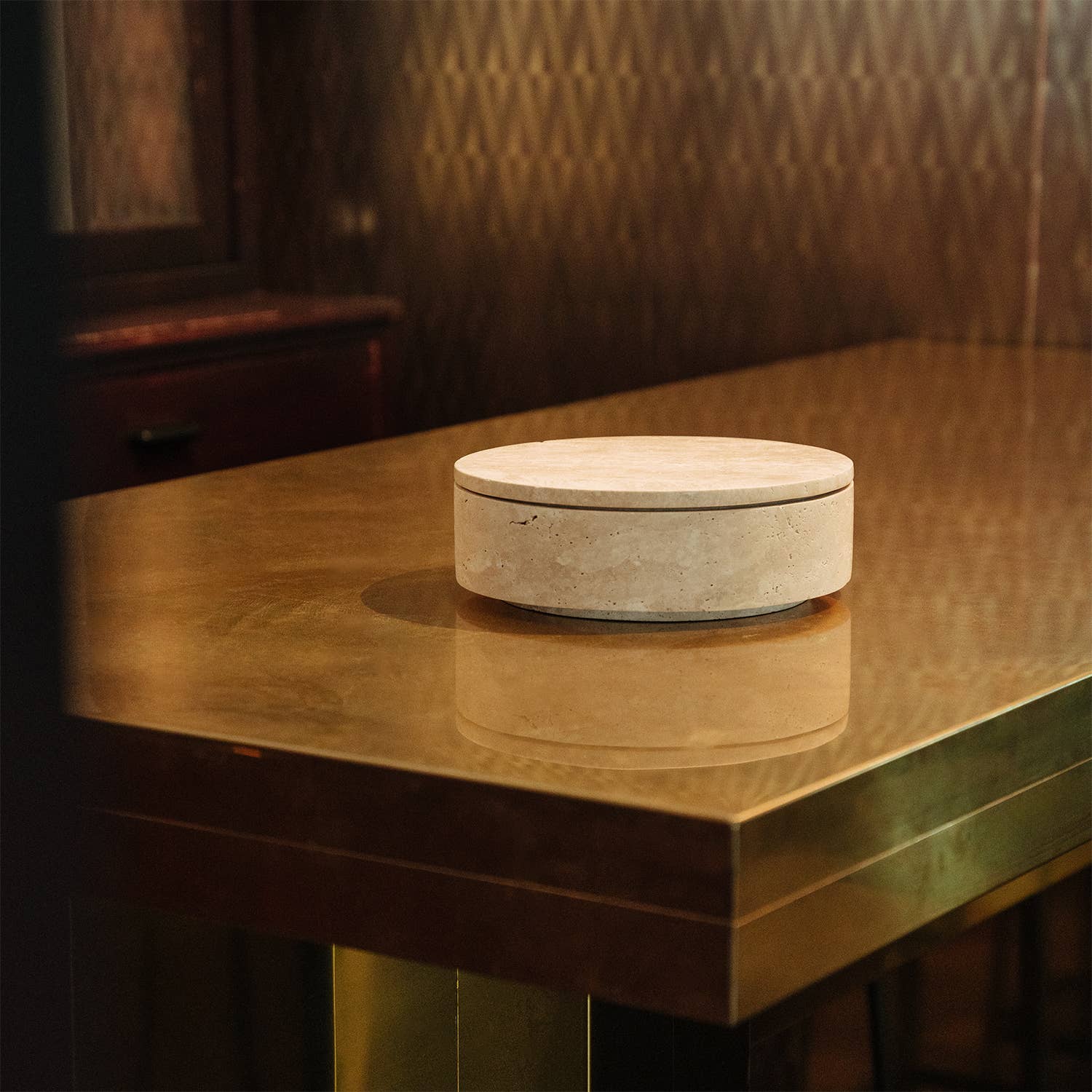 Kiwano Concept – wholesale Decorative plate/dish/bowl – Travertine Cylinder Bowl With Lid5