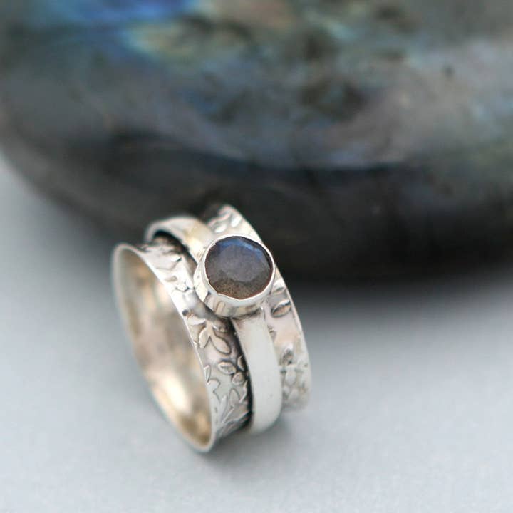 Culture Spot - Wholesale Single Stone/Solitaire Ring - Spinning Floral Labradorite Ring