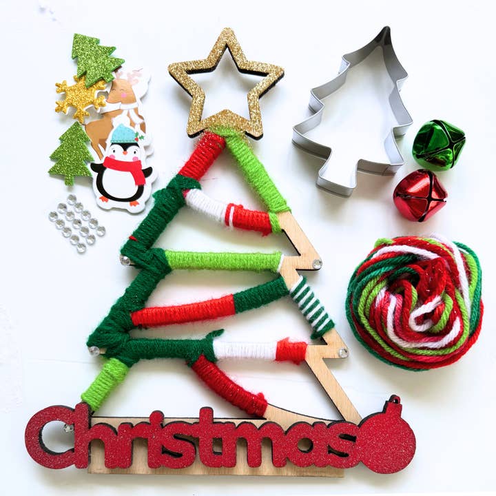 Kit de bricolage de Noël en bois et décoration de fête pour la vente par The Giving Rainbow