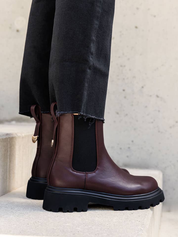 SHORT FAUX LEATHER BOOT for wholesale by SWEET MAGIC MODA Y COMPLEMENTOS