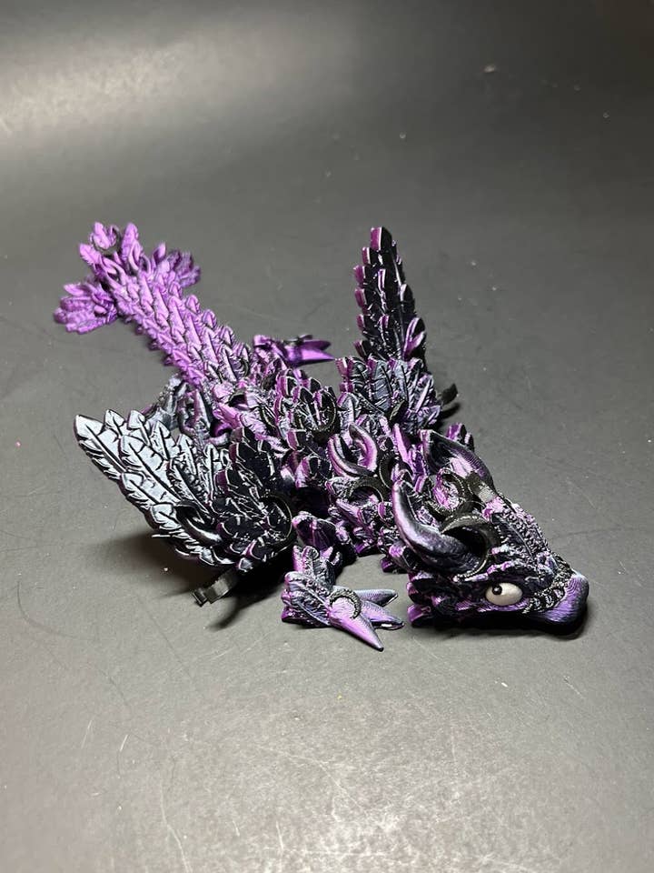 Lunar Dragon: Halvmåner og farvede øjne for engroshandel hos Alley Cat Compositions