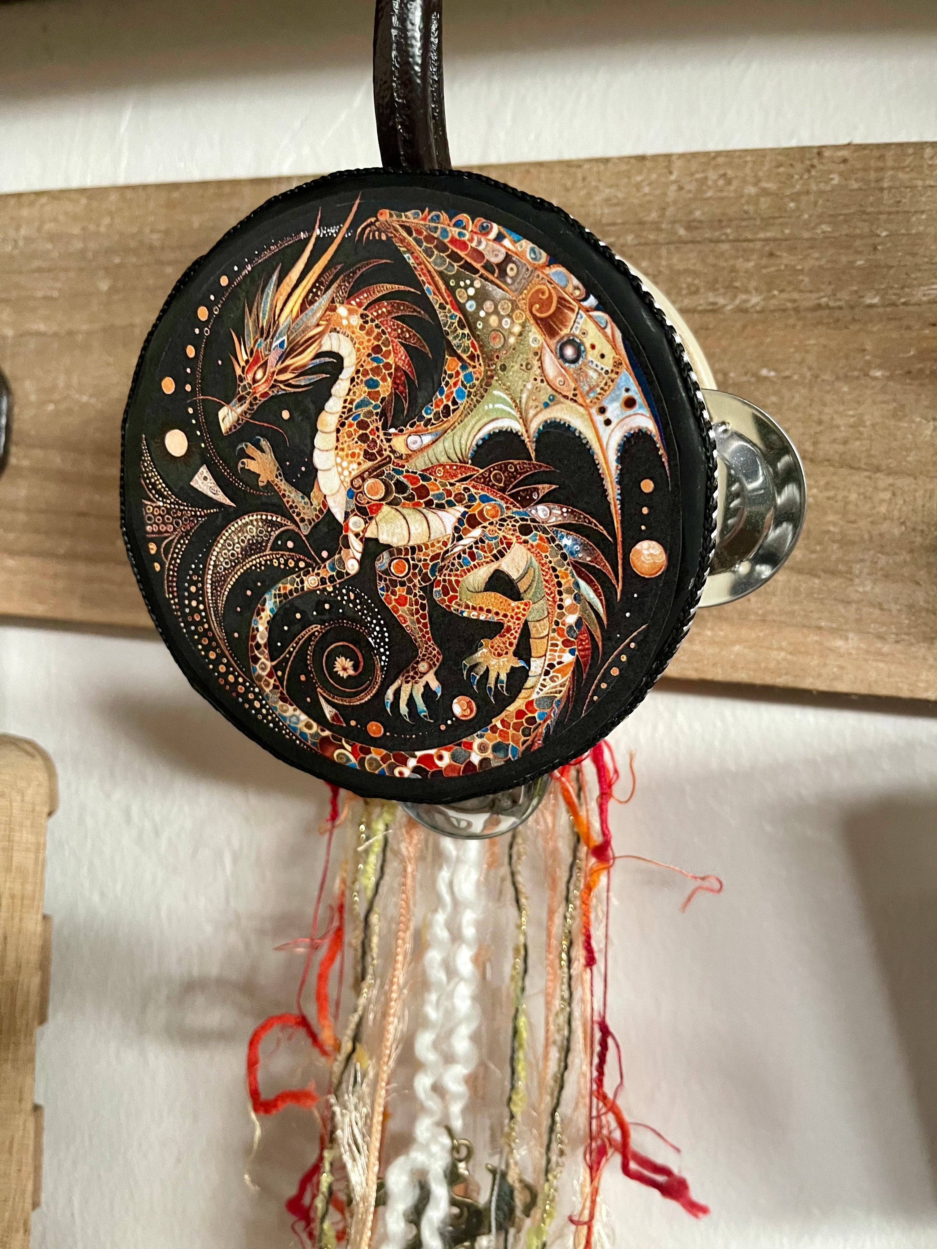 Bodhi Leaf Market - Vente Décoration murale - Tambourine décoratif de 10 cm avec dragon et rubans3