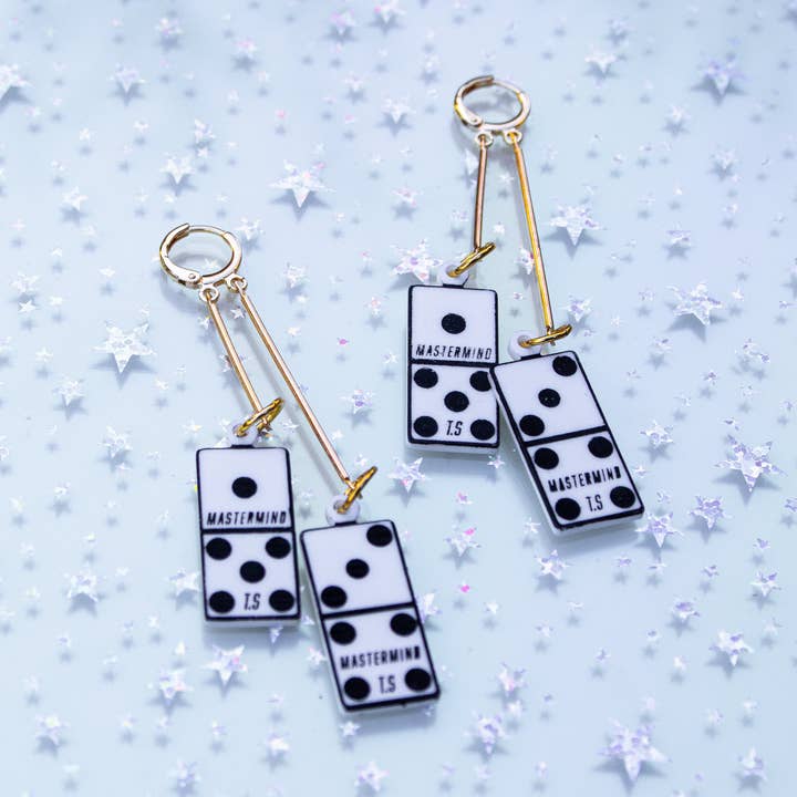 Dominos en cascade dans une ligne pour la vente par Sunshine Studio