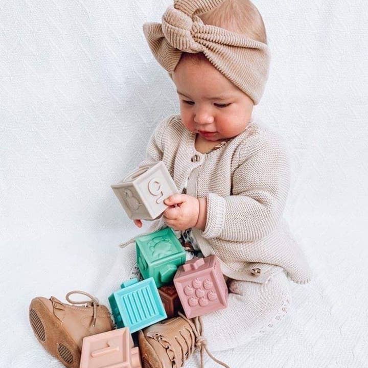 Silikonstaplingsblock, mjuka byggklossar - Set om 12 - Dämpade toner för wholesale av Zebra Babies