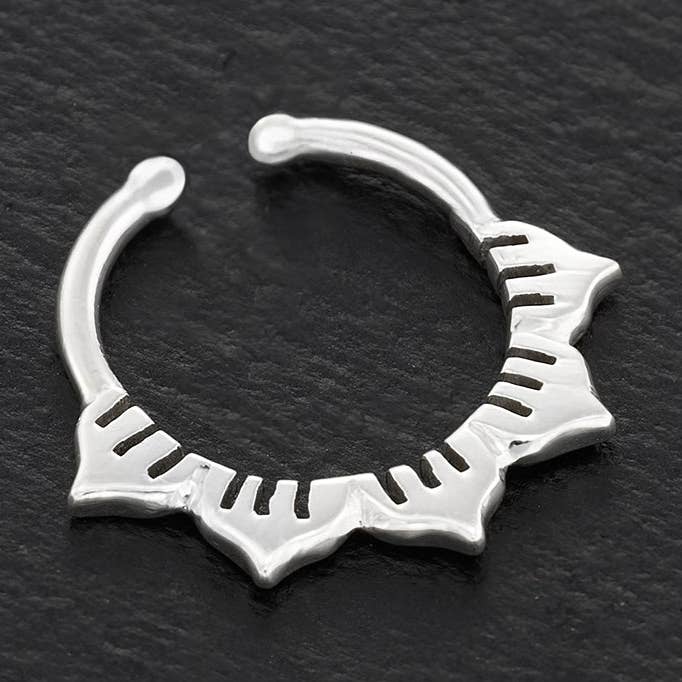 Anel Minimalista de Septo Faux em Prata por atacado de Umanative Design