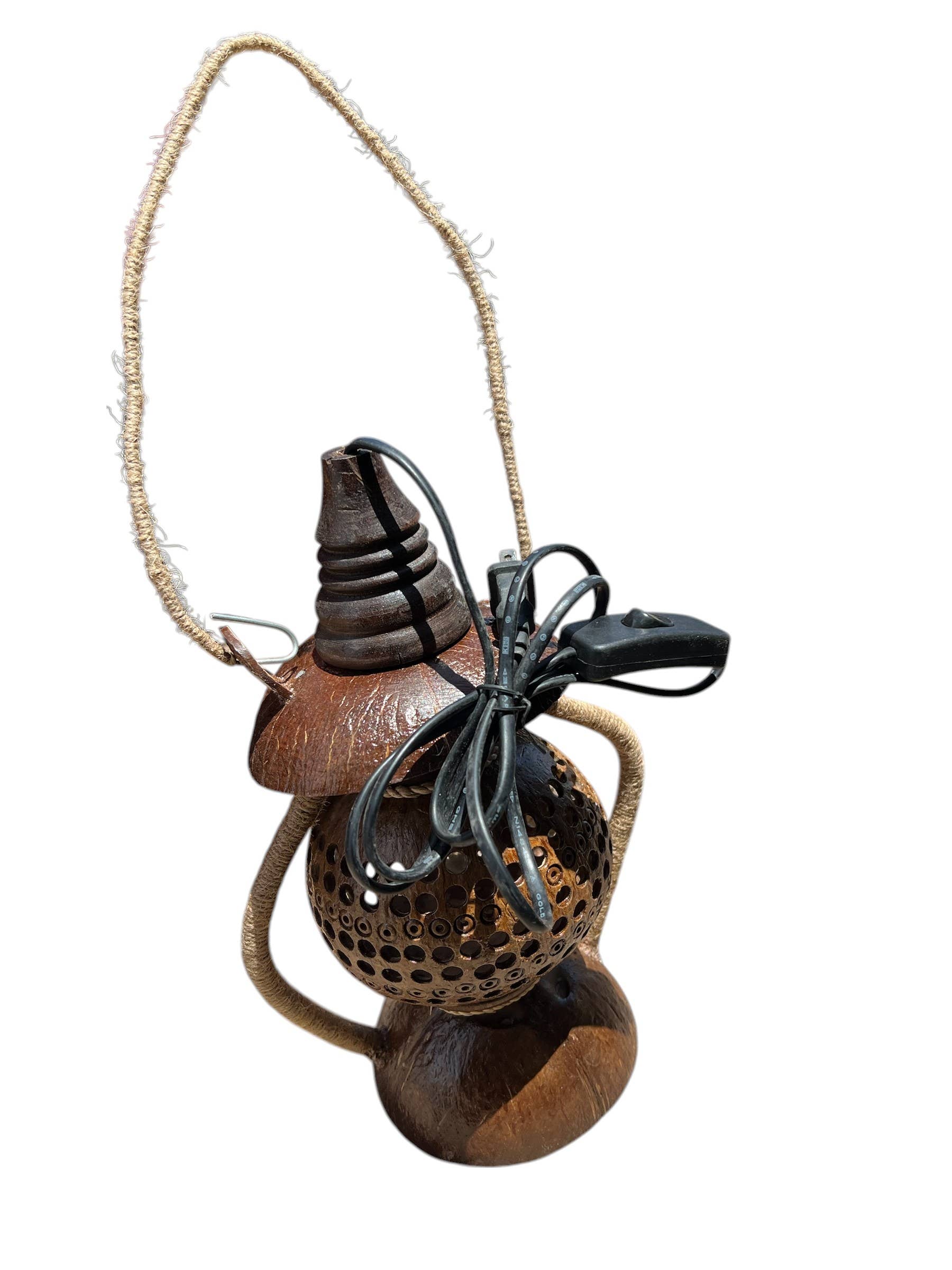 Handicraft Heaven - Vente Lampes d'appoint/de bureau - Lampe Lanterne en Coquille de Noix de Coco Faite à la Main – Décor Bohème Rustique10