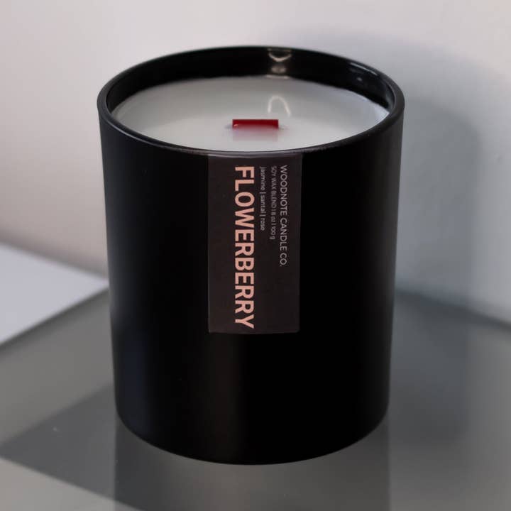 Bougie aux fleurs pour la vente par Woodnote Candle Company