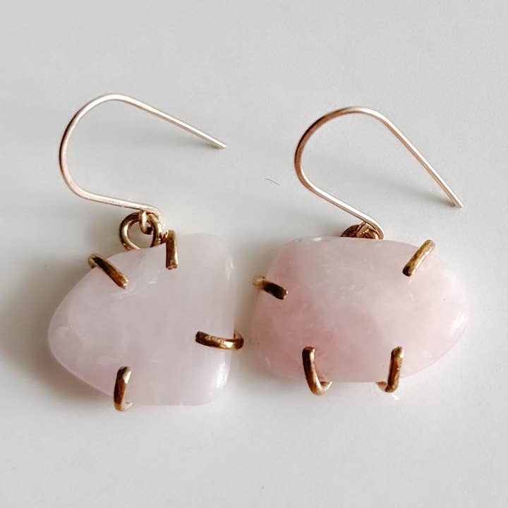 Rosenquarz-Amulett-Ohrringe für den Großhandel von Peerless Charm
