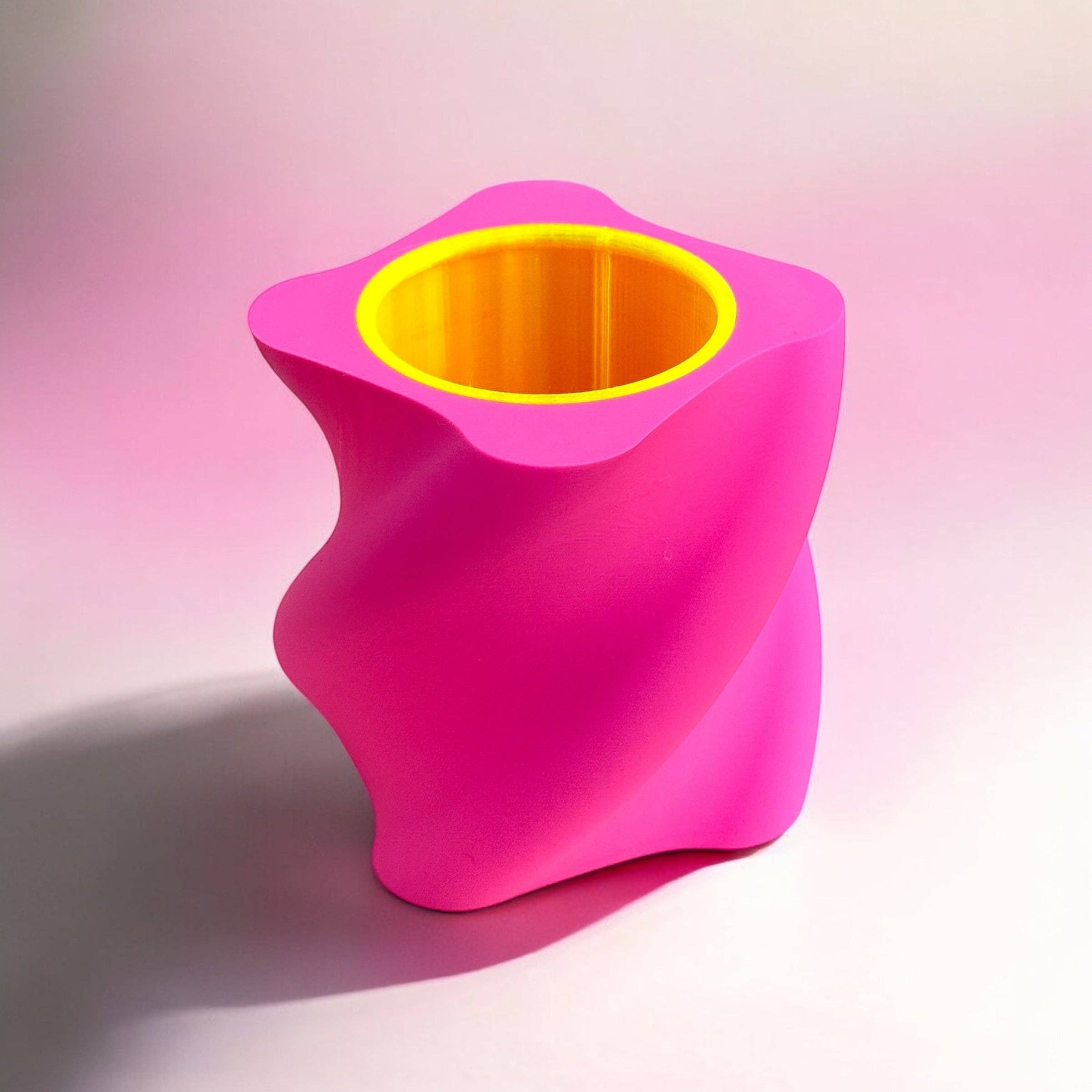 Pink Stories – Engroshandel Vase – Sway 100 % * Neon pink vase i 3D-tryk1