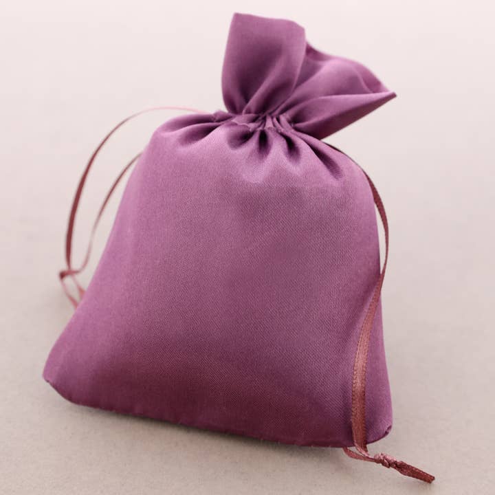 Sachets satinés roses 8 x 10,5 cm, lot de 50 pour la vente par Sonata