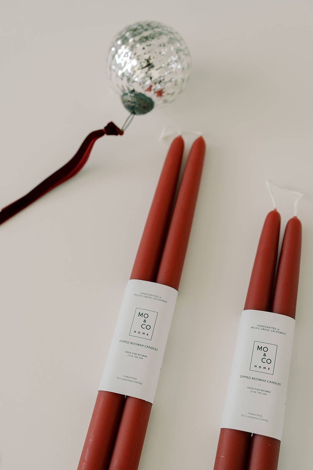 Mo&Co Home - Wholesale Taps toelopende kaars/kandelaar - Berry Red gedipte bijenwas stompkaarsen | 100% natuurlijk4