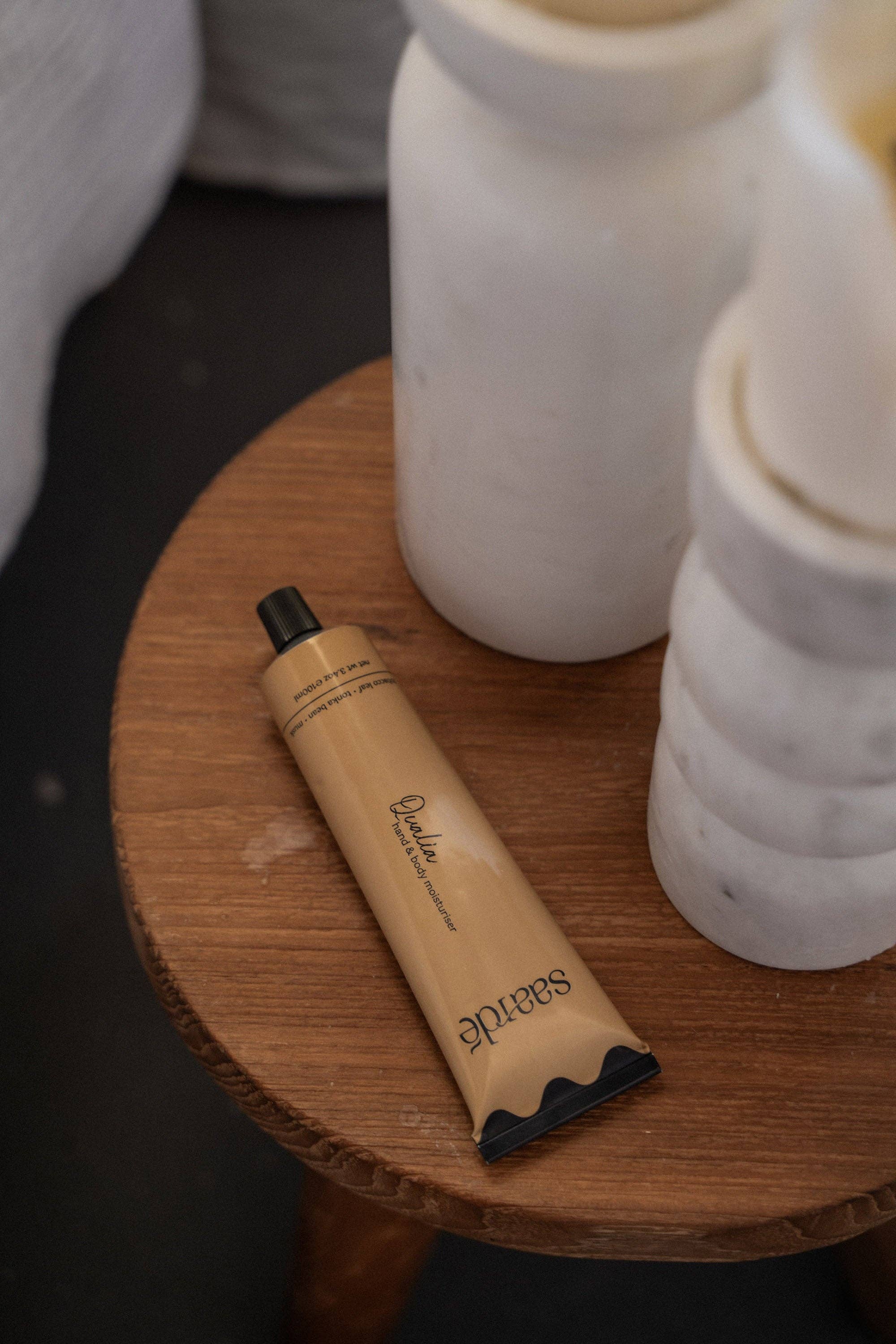 Saardé – Engroshandel Hånd- og kropslotion – Fugtighedscreme til hænder og krop | Qualia1