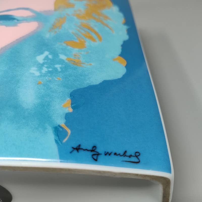 MadInteriorArt - Vendita all'ingrosso Vasi - Vaso Andy Warhol anni '90 per Rosenthal con sfondo rosa e blu, realizzato in Germania6