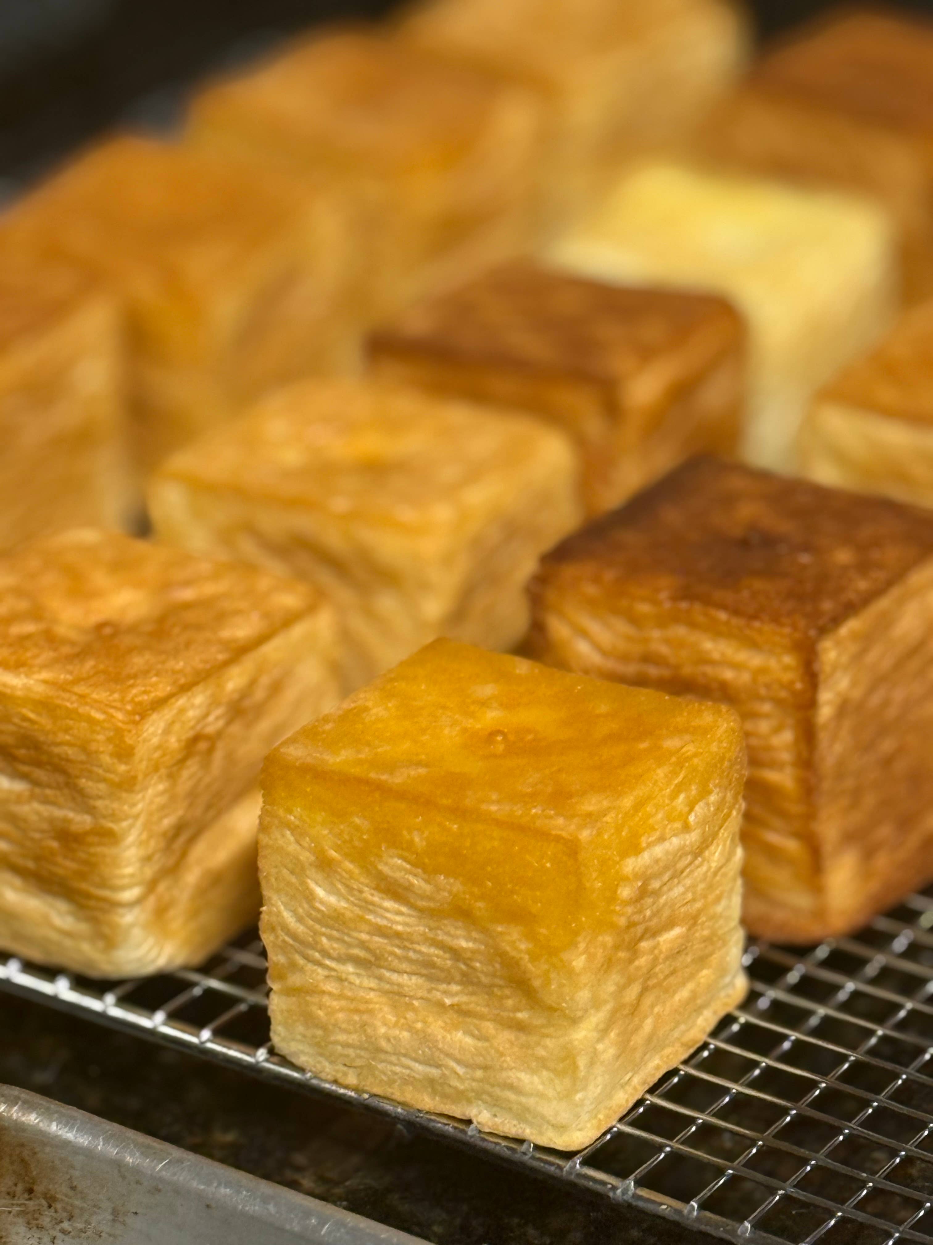 frenzye - Wholesale Cookie - Croissant Cube3