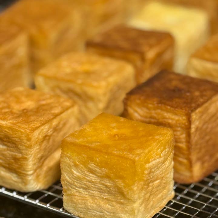 frenzye - Wholesale Cookie - Croissant Cube3