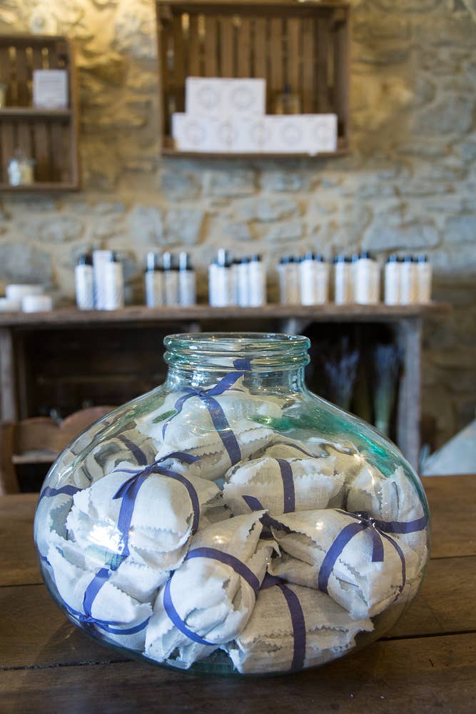 L'Essentiel de Lavande - Wholesale Sachet - Set of 3 Lavender Scented Cabinet Bags1