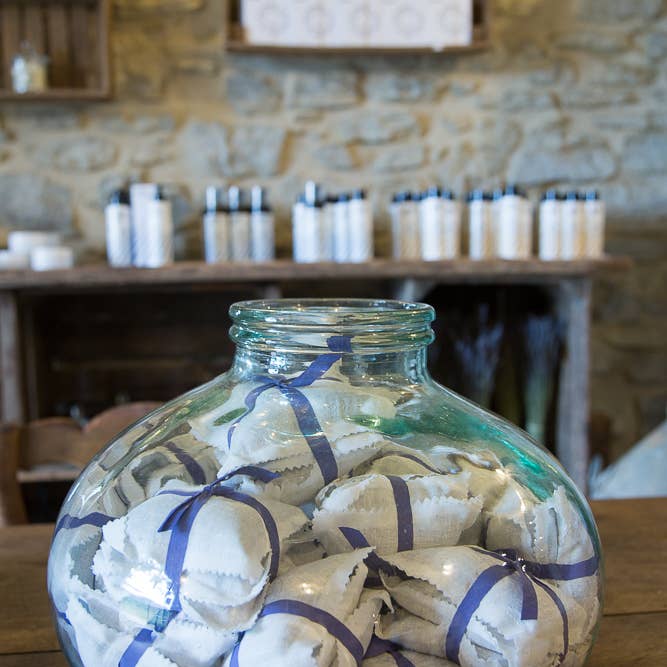 L'Essentiel de Lavande - Wholesale Sachet - Set of 3 Lavender Scented Cabinet Bags1