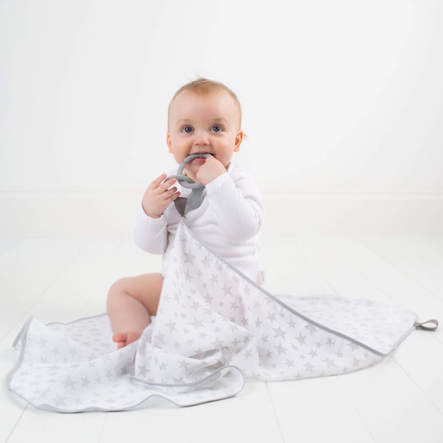 Cheeky Chompers UK - Wholesale Borstvoedingsdoek - Zwangerschap - 6-in-1 Multimuslin borstvoedinghoes - Silver Stars3