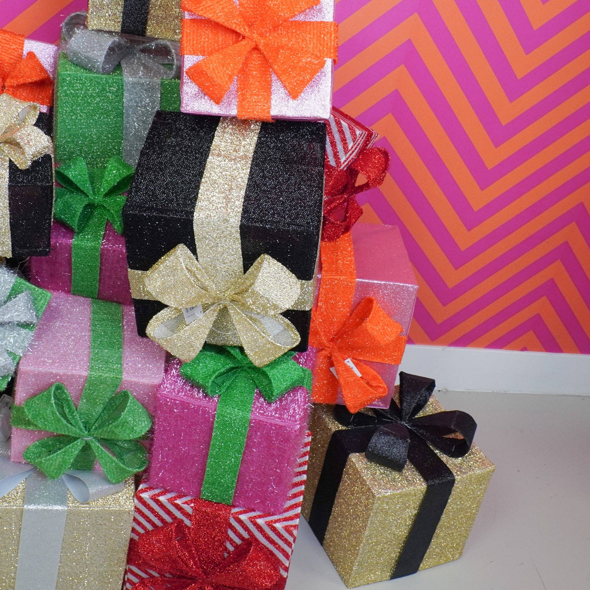 Housevitamin bv - Wholesale Christmas Decoration - Led Xmas Gift - S3 - Polysterene - Gold/Black -15/20/25cm7