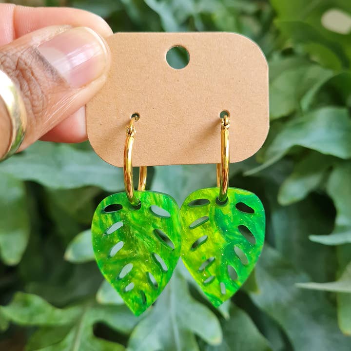 Boucles d'oreilles pendantes feuille tropicale | Boucle d'oreille Dainty Leaf pour la vente par Made By Moxxi