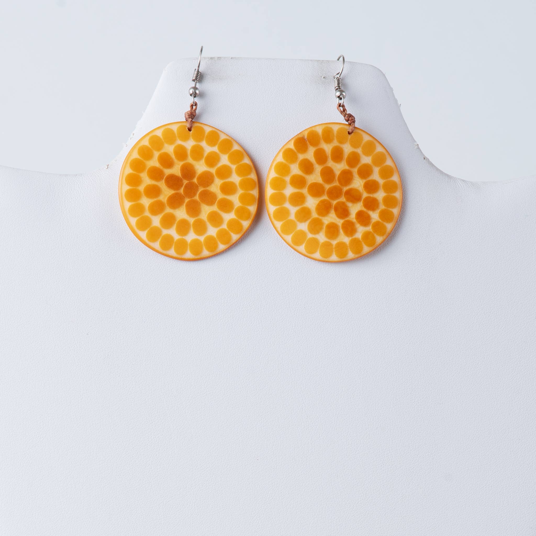 TaguArtsy - Vendita all'ingrosso Orecchini pendenti - Orecchini in Tagua Incisi a Punti7