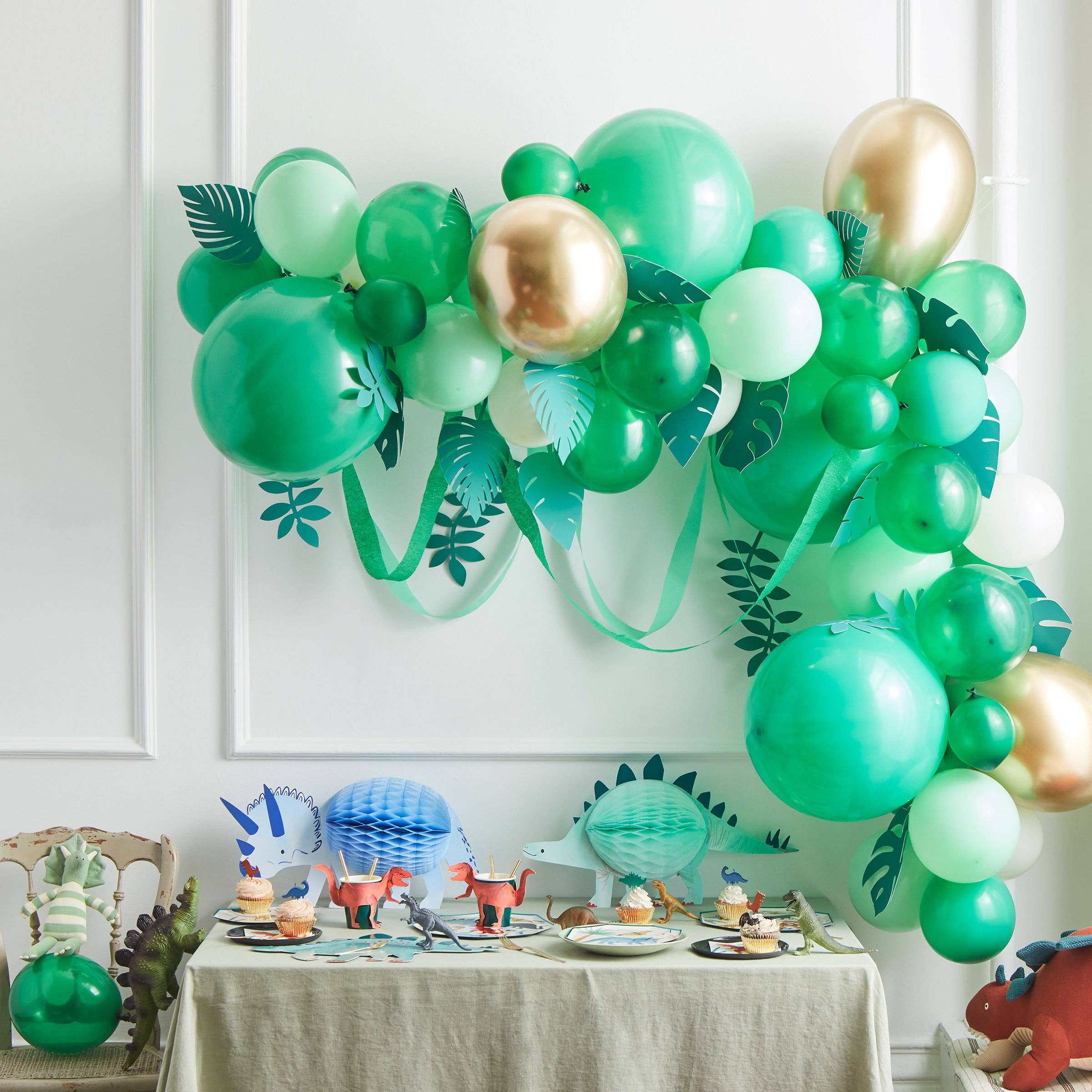 Meri Meri - Wholesale Balloon - Leafy Green Balloon Arch1