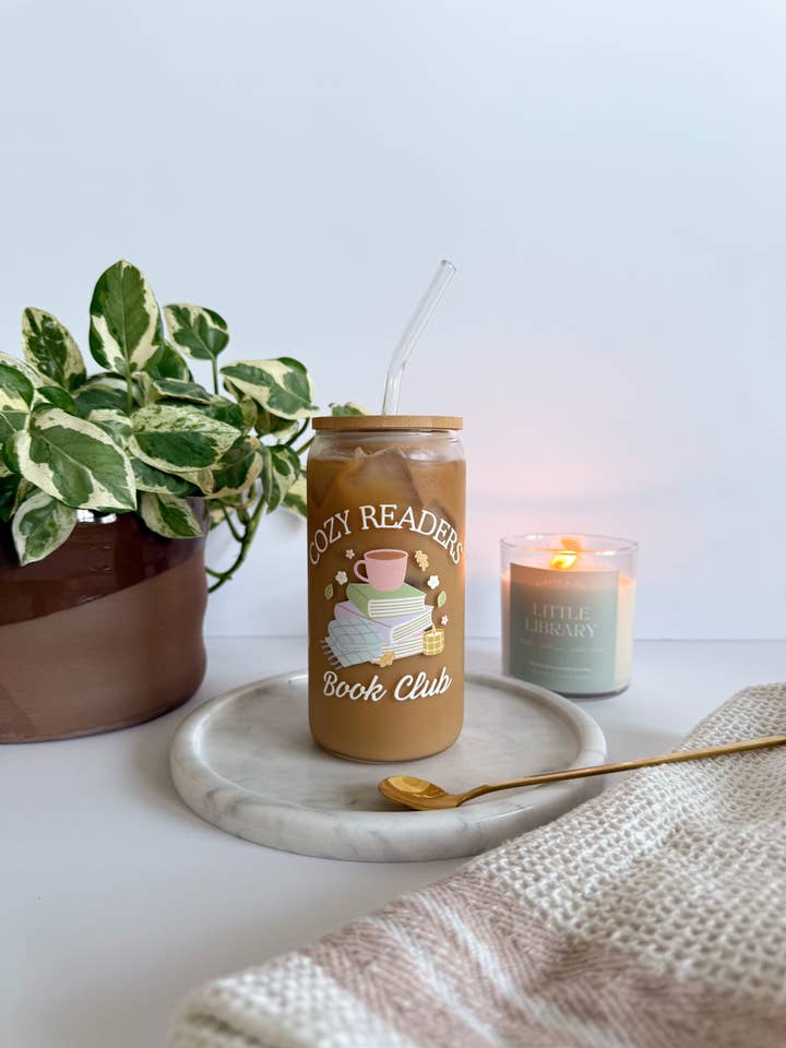 Mysläsare Bokklubb Iskaffeglas, Bokälskare Burkglas för wholesale av Birdie & Co.