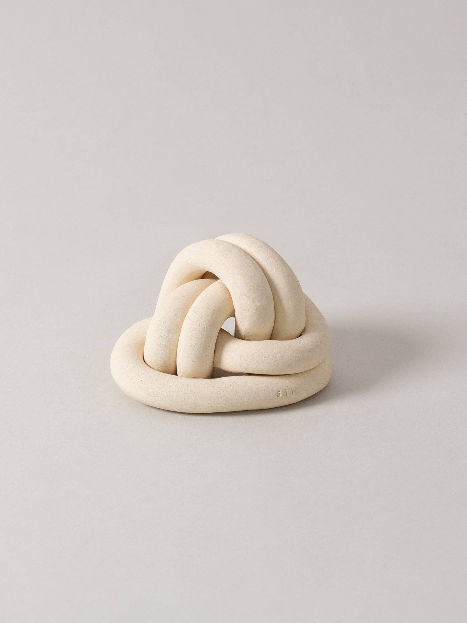 Virginia Sin - Wholesale Decorative Tabletop Object - XL Fist Knot, Bone1