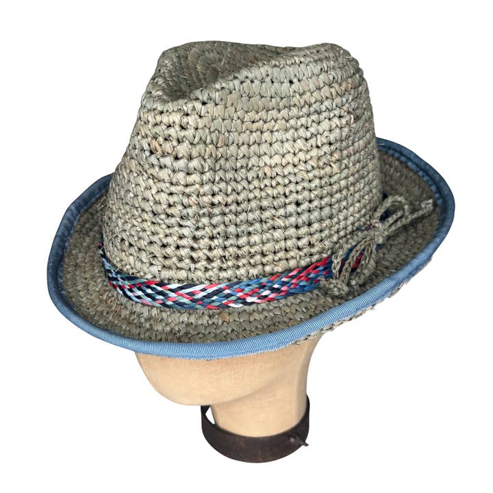 Grå Virkad Raffia Fedora för wholesale av Kathy Jeanne Millinery