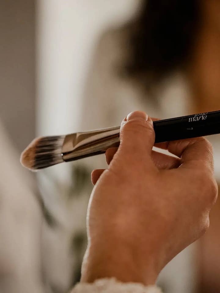 BB Crème Kwast: Egale en Stralende Teint | J'olie Marie voor wholesale door J'olie Marie