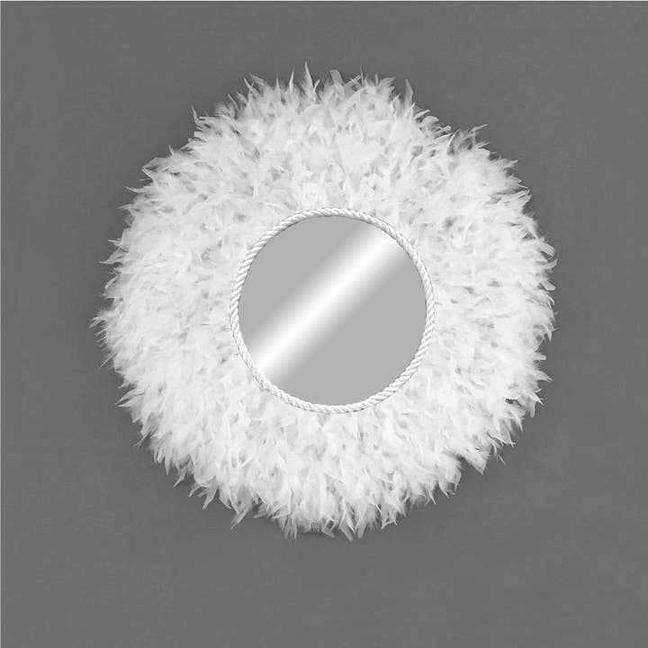 Chapeau Juju Blanc en Plumes pour la vente par Geometrik Design