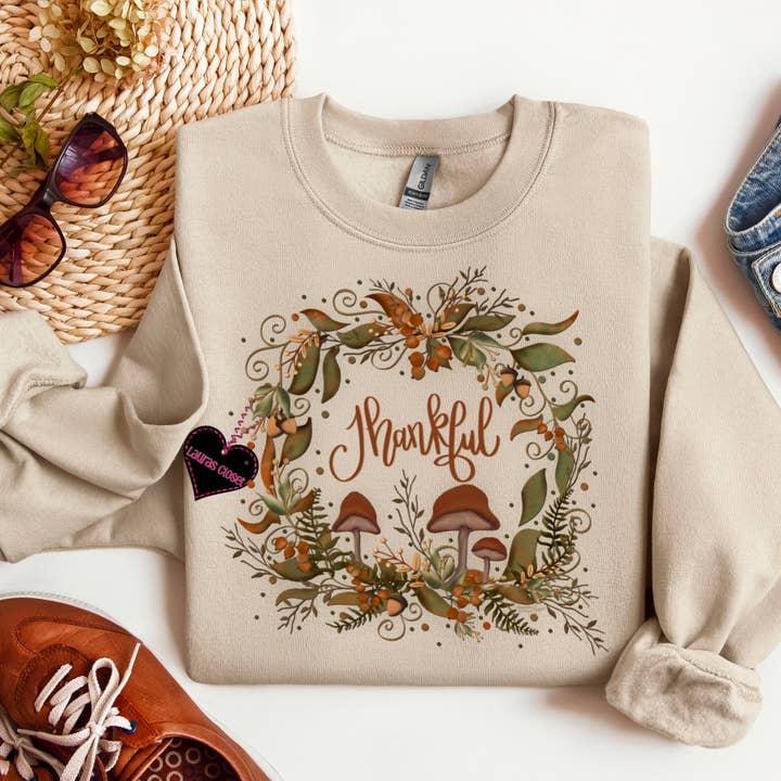 CAMISETA GRÁFICA AGRADECIDO por atacado de Lauras Closet