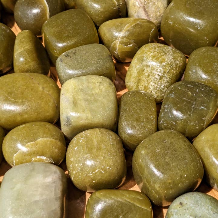 Jensen Rocks – Großhandel Spiritueller Stein/Kristall – Olivin-Jade-Trommel - 1-6 LB Lose0