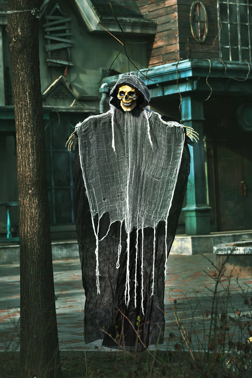 Fun Little Toys – wholesale Outdoor ornament/decor – 70” Halloween Hanging Ghost Outdoor Decoration