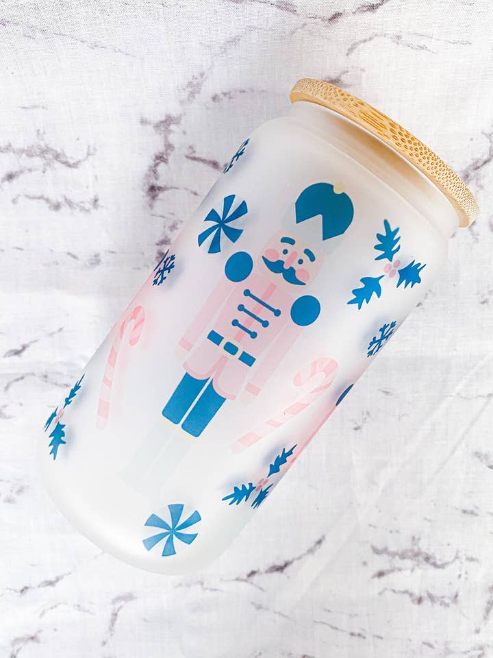 Coupe en verre Casse-Noisette pour la vente par Lyla & Rose