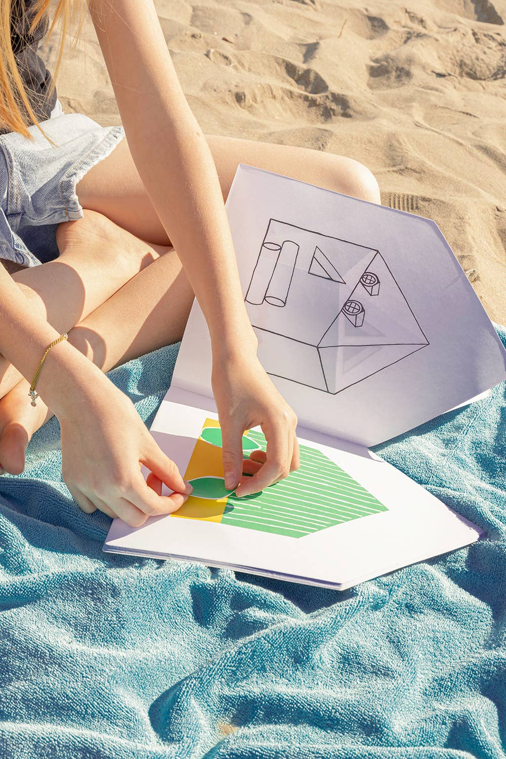 Cinqpoints - Wholesale Coloring & Activity Book - Kids & Baby - Christmas Holidays coloring and stickers book for children4