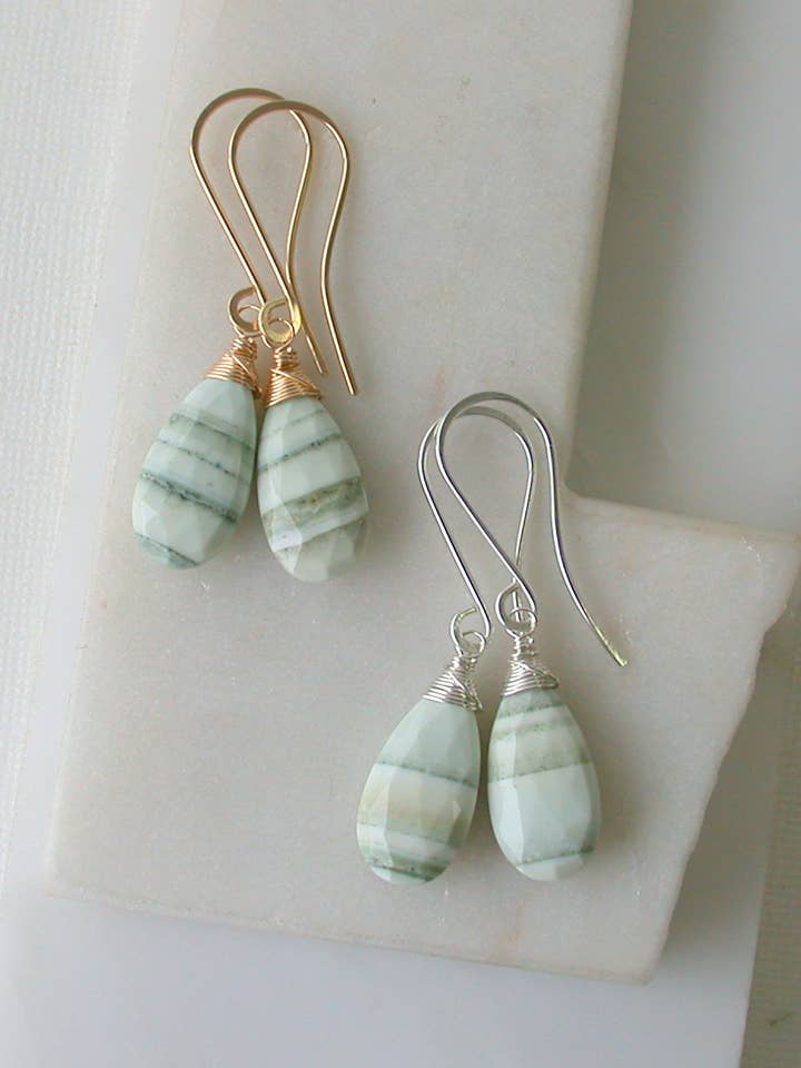 Grün gestreifte Opal-Ohrringe. für den Großhandel von Linda Trent Jewelry