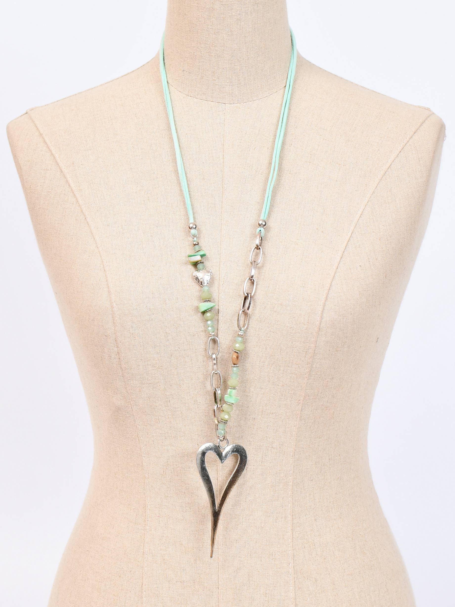 Victoria Moda - Wholesale Pendant/charm necklace - Long necklace with heart and beads