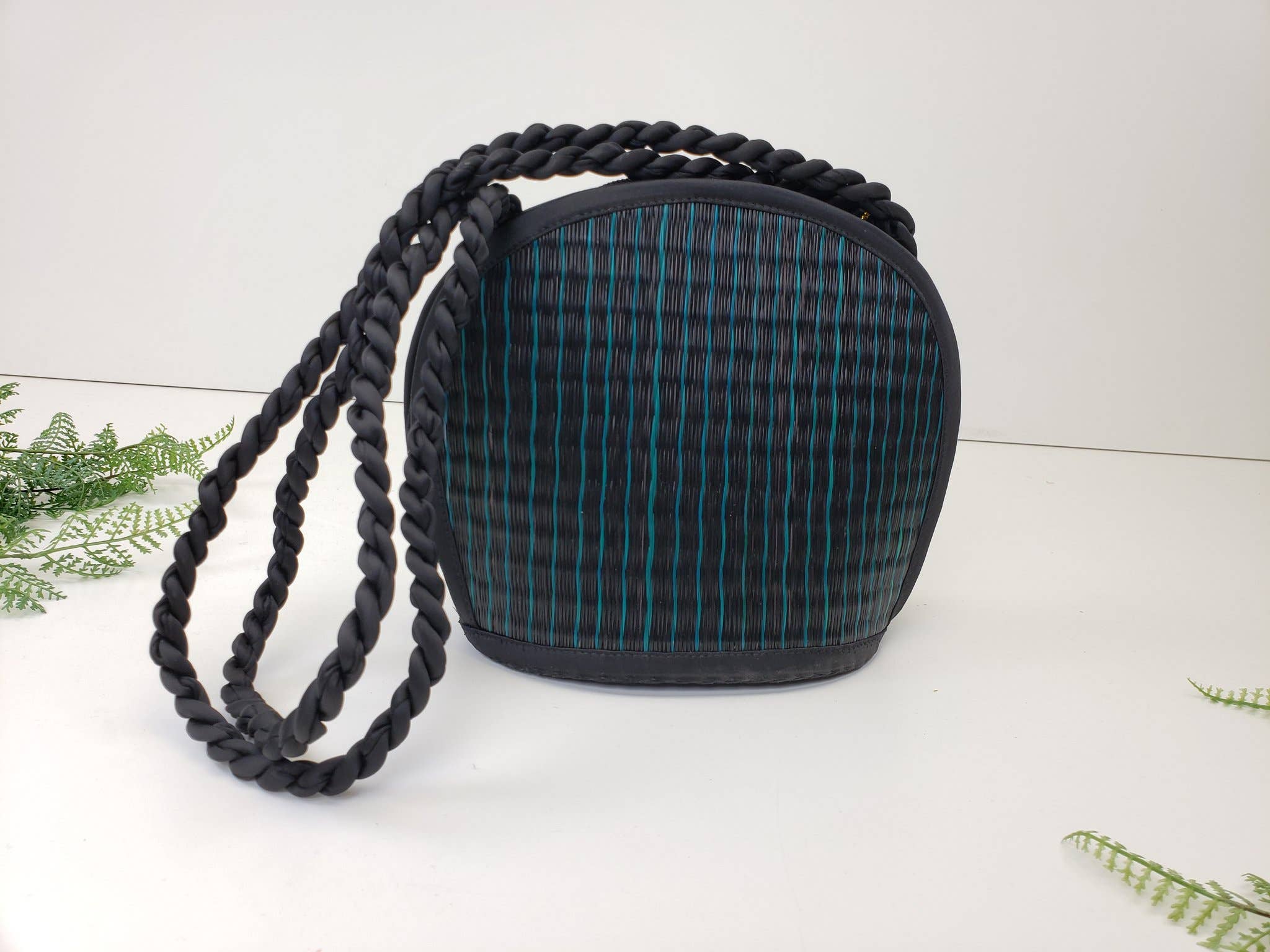 Baskets of Cambodia - Wholesale Crossbody Bag - Women's - Clamshell Shape Purse w/ Braided Handle & YKK Zipper5