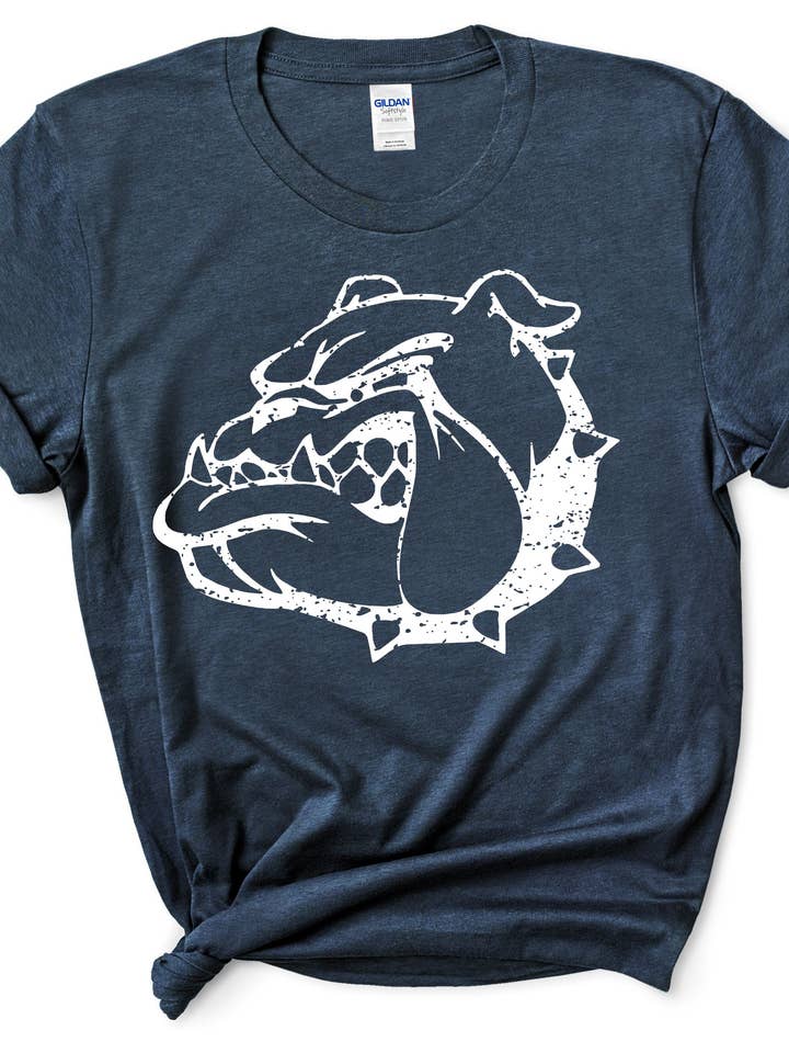 T-shirt de mascotte personnalisé en forme de tête de bouledogue vieilli pour la vente par American Threadz Apparel