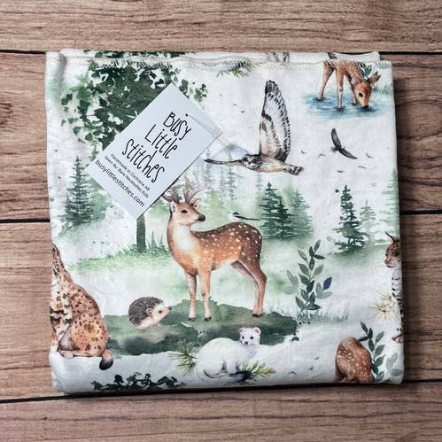 Couverture Watercolour Woodland pour tout-petit pour la vente par Busy Little Stitches