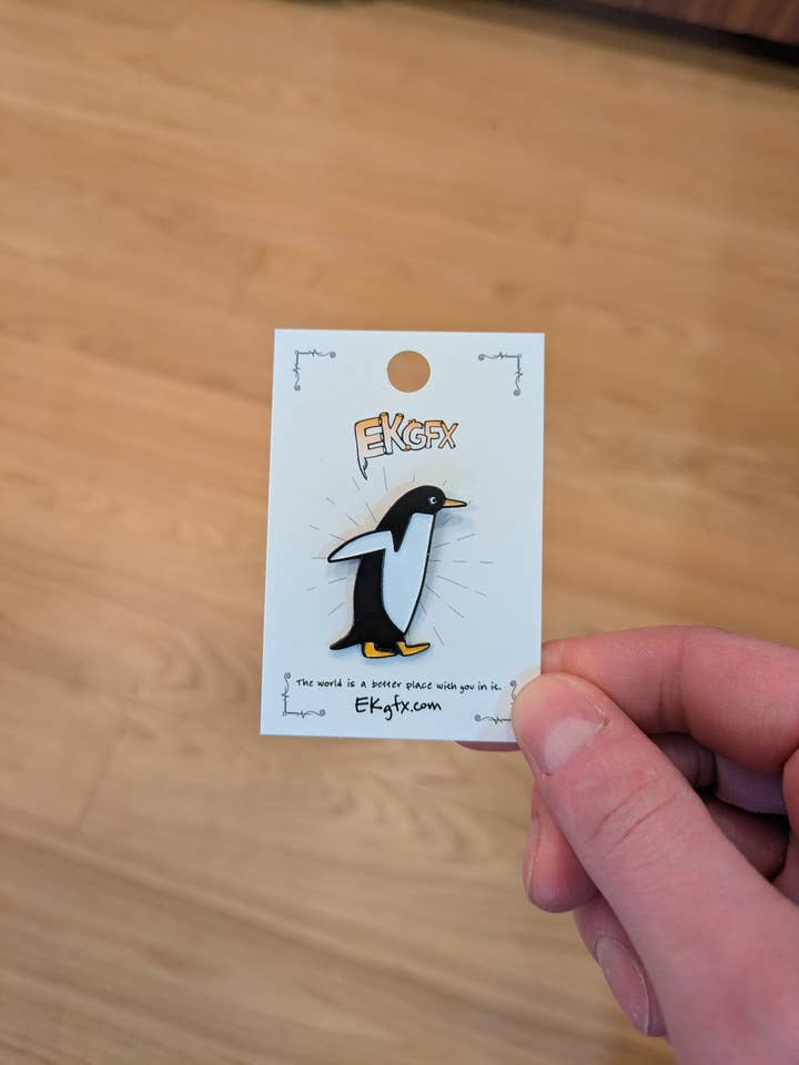 Pin's émaillé pingouin "Paul" pour la vente par ek.gfx