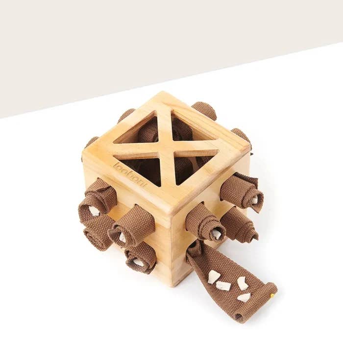 Snuffel Rubik's Cube hondenpuzzel - hersenwerk mentale training voor wholesale door Belpharmed bv: Cooka's Cookies & Sensidog